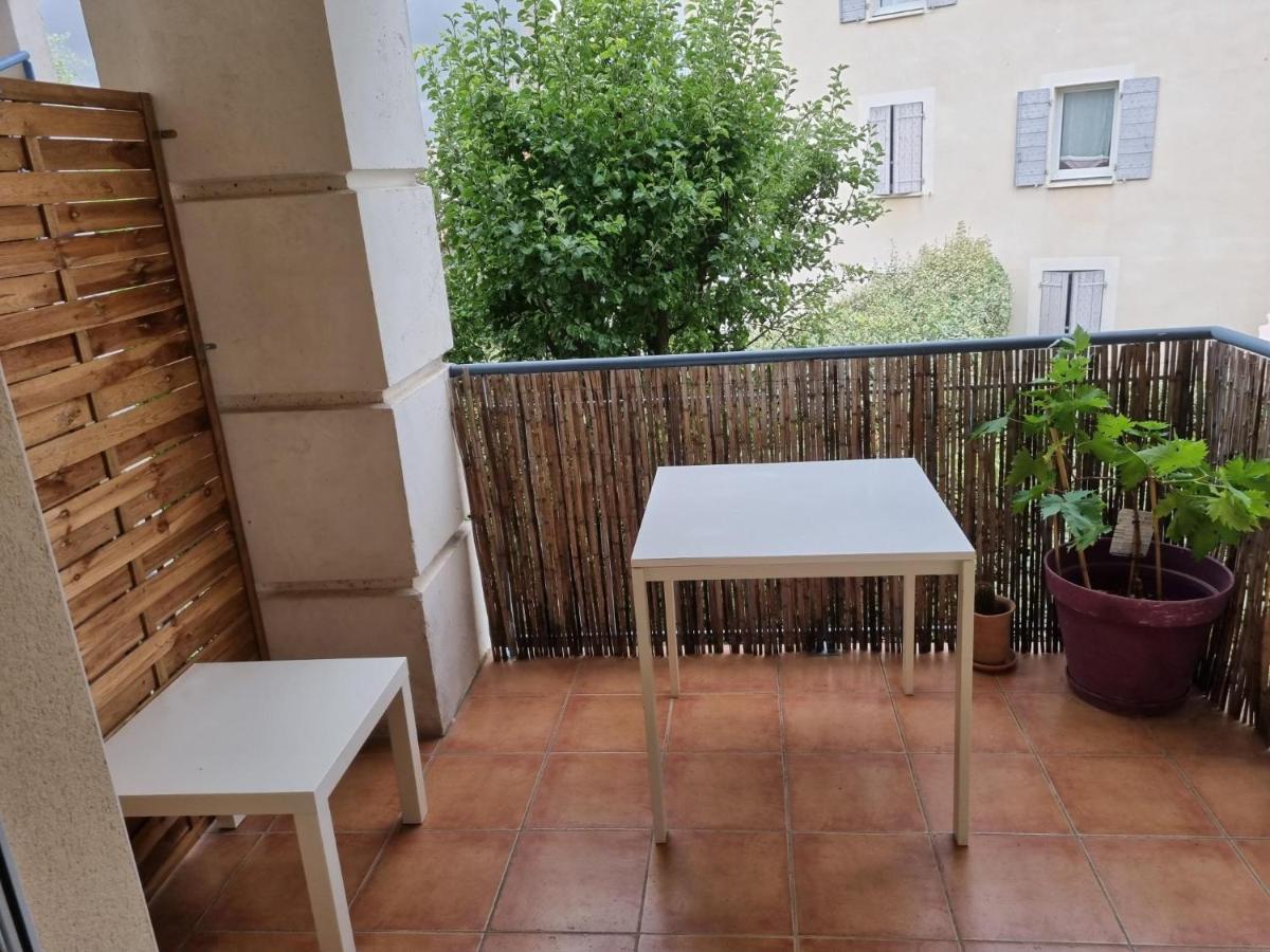 Appartement 1 Chambre Avec Piscine Uzes Exterior photo